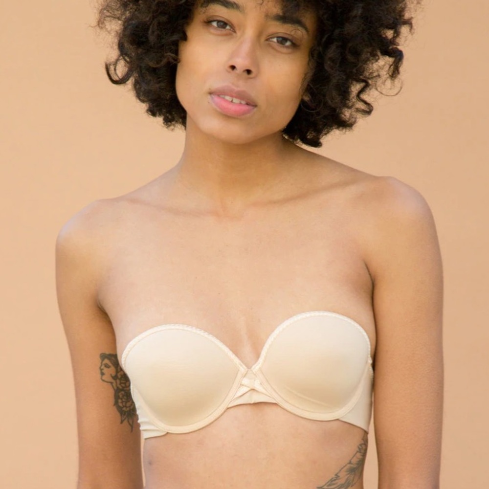 NWT Seamless Strapless Nude Bra